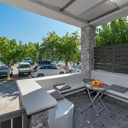 La Perla Aparthotel *